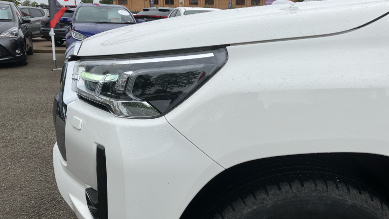 Toyota Hilux Diesel Invincible D/Cab Pick Up 2.8 D-4D Auto